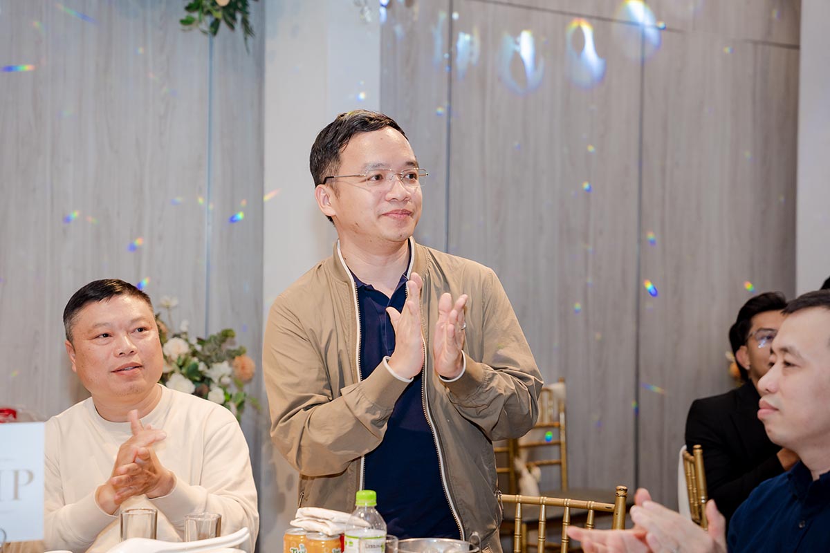 CEO Mai Văn Tiến tại Gala Year End Party của SIMvn